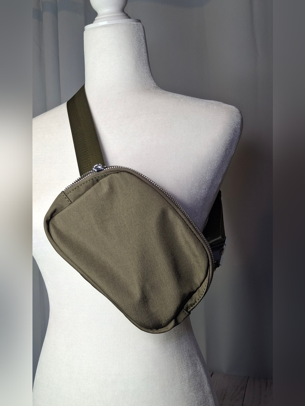 Madison West Belt Bag Crossbody Green Travel Festival Activewear - Picture 3 of 8